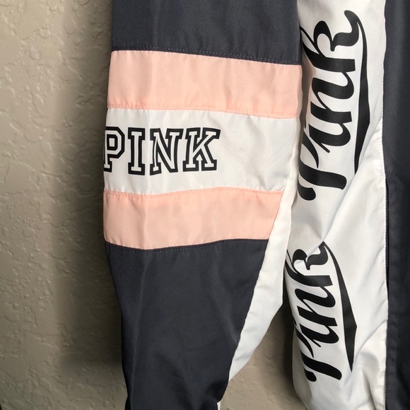 Pink Victoria’s Secret lightweight windbreaker jacket hidden zip hood - Picture 5 of 9